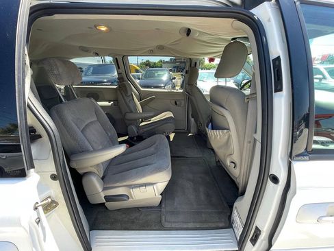Used 2005 Chrysler Town & Country LX w/ Popular Equipment Group II FWD image 14
