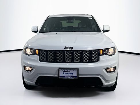Used 2022 Jeep Grand Cherokee Laredo X image 2