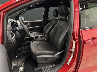 New 2026 Chrysler Pacifica Select