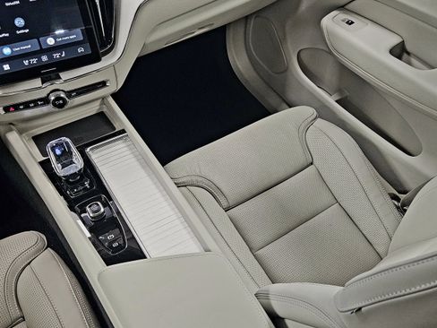 New 2026 Volvo XC60 B5 Ultra w/ Protection Package Premier image 17