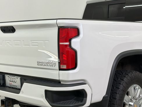Used 2024 Chevrolet Silverado 2500 High Country w/ High Country Premium Package AWD/4WD image 12