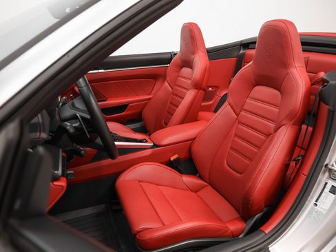 Certified 2024 Porsche 911 Carrera GTS RWD image 5