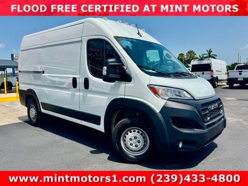 Used 2025 RAM ProMaster 2500 w/ Convenience Group FWD image 2