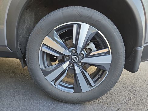 Used 2023 Nissan Rogue SL w/ SL Premium Package image 11