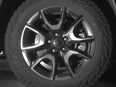 Used 2025 Jeep Compass Trailhawk image 13