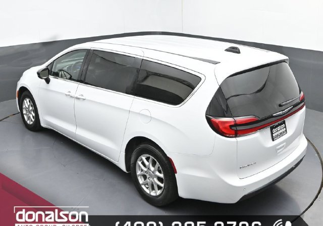 Used 2025 Chrysler Pacifica Select FWD image 20