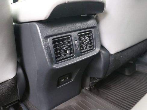 Used 2023 Toyota Venza Limited image 19