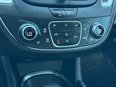 Used 2022 Chevrolet Malibu LT w/ Leather Package FWD image 18