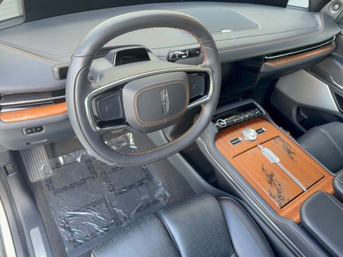 Used 2025 Lincoln Navigator Black Label AWD/4WD image 4