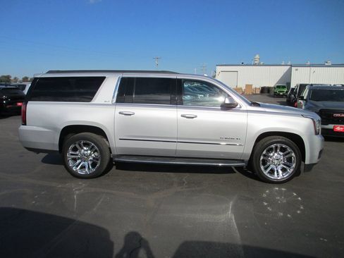 Used 2018 GMC Yukon XL SLT w/ Premium Edition image 2