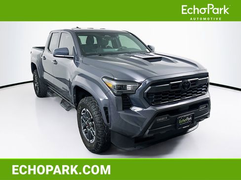 Used 2025 Toyota Tacoma TRD Sport image 1