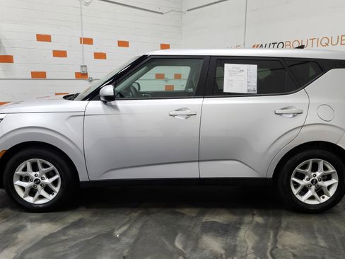 Used 2021 Kia Soul S image 12