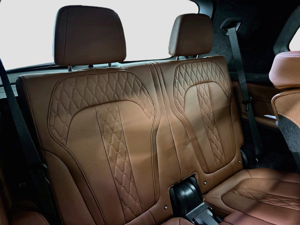 Used 2024 BMW X7 xDrive40i w/ Executive Package AWD/4WD image 21