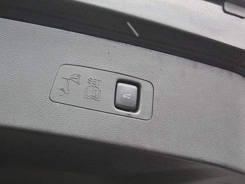 Certified 2022 Lincoln Corsair Standard w/ Equipment Group 101A image 6