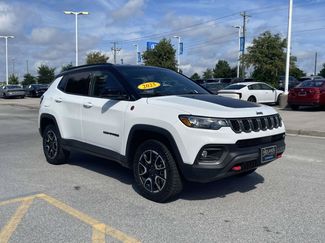 Used 2025 Jeep Compass Trailhawk AWD/4WD video 1