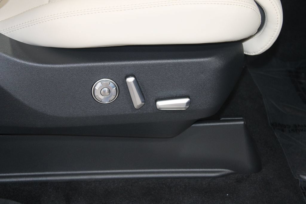New 2027 Lincoln Navigator Premiere RWD image 29