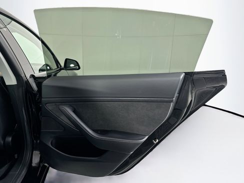 Used 2021 Tesla Model 3 Standard Range image 29
