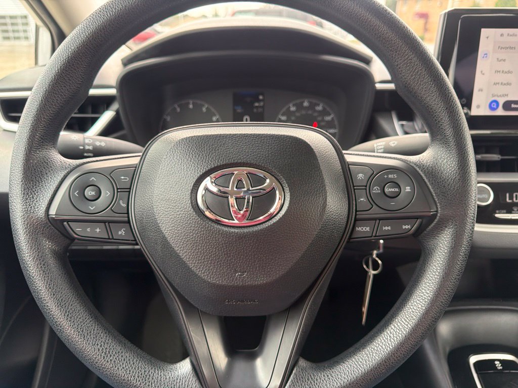 Used 2025 Toyota Corolla LE FWD image 27