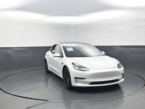 Used 2021 Tesla Model 3 Standard Range Plus RWD image 3