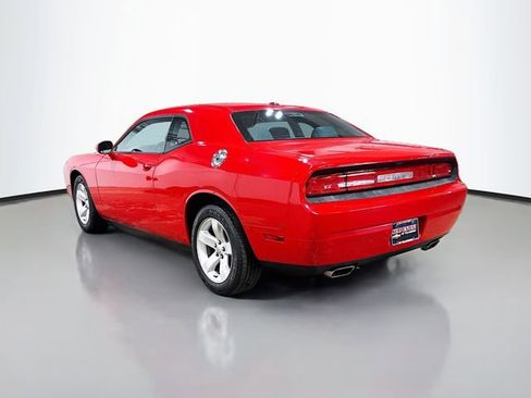 Used 2014 Dodge Challenger SXT RWD image 9