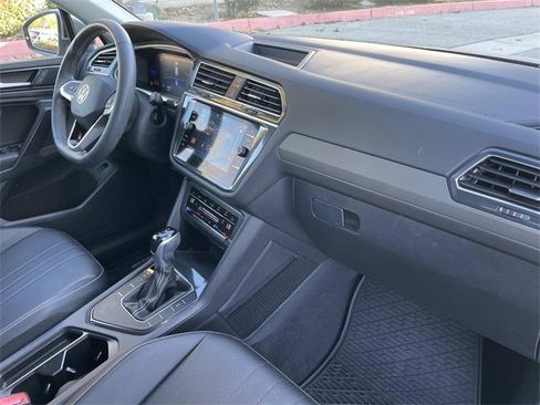 Used 2022 Volkswagen Tiguan SE image 29