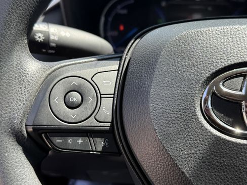 Used 2024 Toyota RAV4 LE AWD/4WD image 16