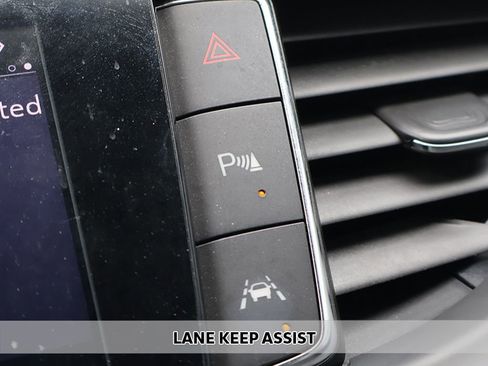 Used 2023 Buick Enclave Essence w/ Sport Touring Edition FWD image 3