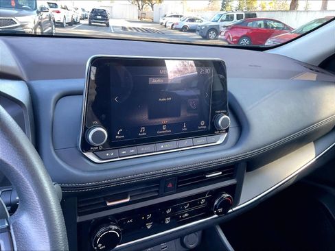 Used 2023 Nissan Rogue S image 22