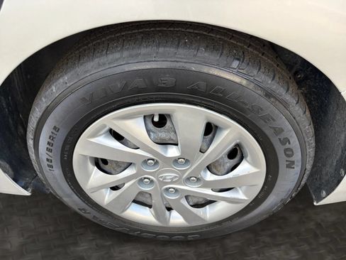 Used 2018 Hyundai Elantra SE FWD image 38