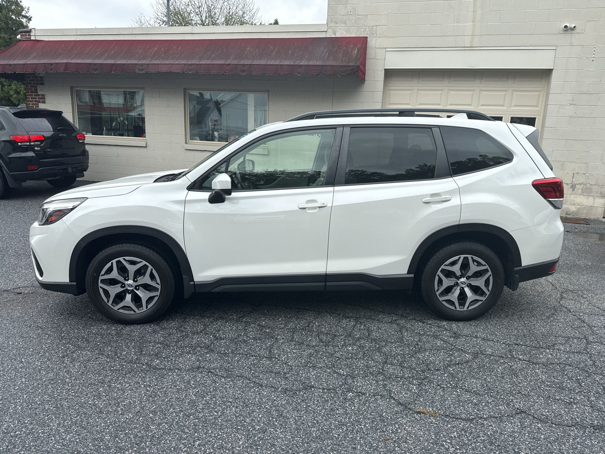 Used 2019 Subaru Forester Premium w/ All-Weather Package AWD/4WD image 2