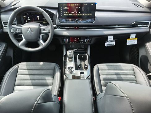 New 2026 Mitsubishi Outlander SE AWD/4WD image 3