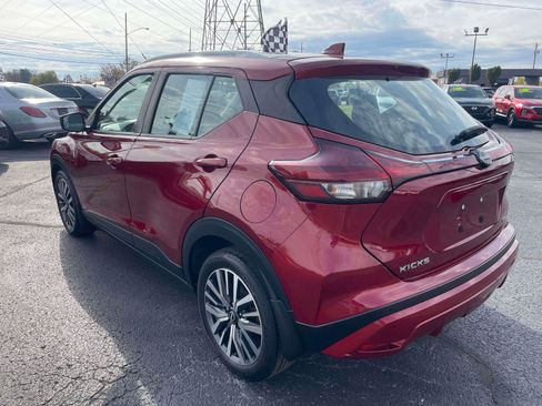 Used 2022 Nissan Kicks SV image 3