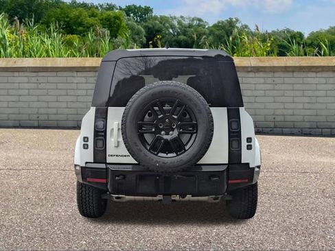 New 2026 Land Rover Defender 110 X-Dynamic SE image 5