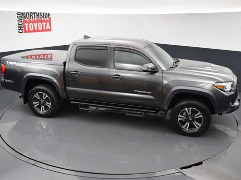 Used 2017 Toyota Tacoma TRD Sport w/ Tow Package (A/T) AWD/4WD image 24