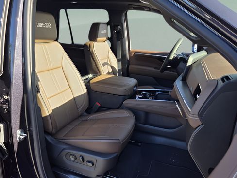 New 2026 Chevrolet Tahoe High Country w/ Sun And Tow Package RWD image 15