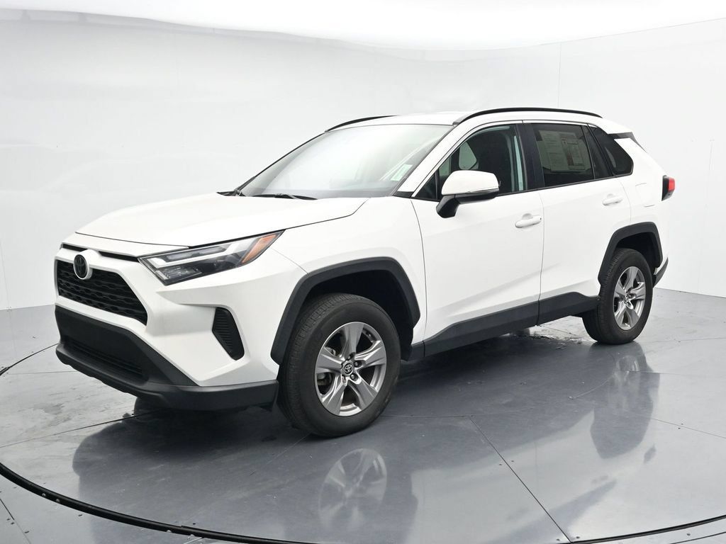 Used 2024 Toyota RAV4 XLE AWD/4WD image 4