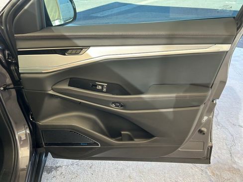 Used 2025 Jeep Wagoneer S Launch Edition image 16