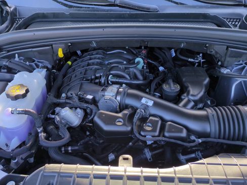 New 2025 Jeep Grand Cherokee Laredo w/ Luxury Tech Group I image 22