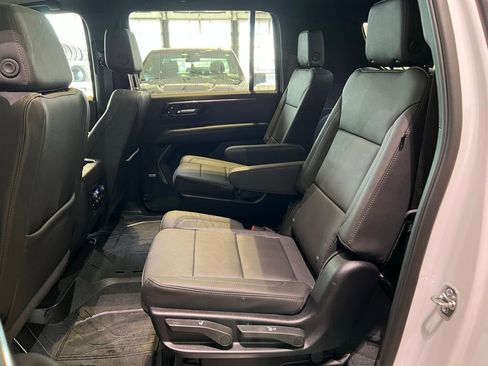 Used 2026 Chevrolet Suburban Z71 w/ Comfort Package AWD/4WD image 16