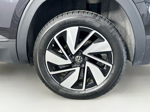 Used 2025 Volkswagen Atlas SE FWD image 11