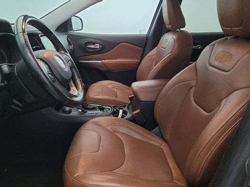 Used 2019 Jeep Cherokee Overland w/ Technology Group image 17