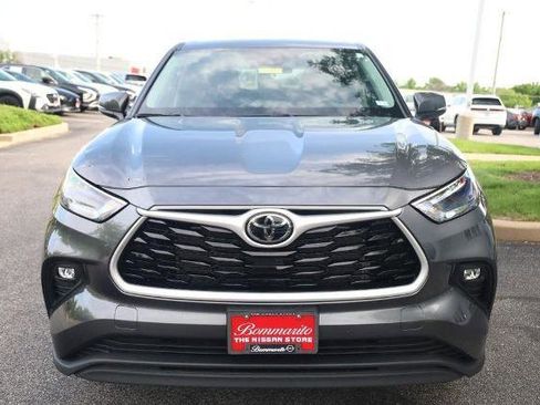 Used 2025 Toyota Highlander LE FWD image 4