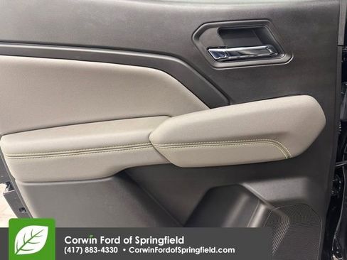 Used 2025 Chevrolet Colorado ZR2 w/ Technology Package image 12