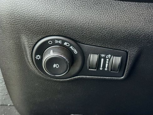 Used 2023 Jeep Compass Limited AWD/4WD image 12