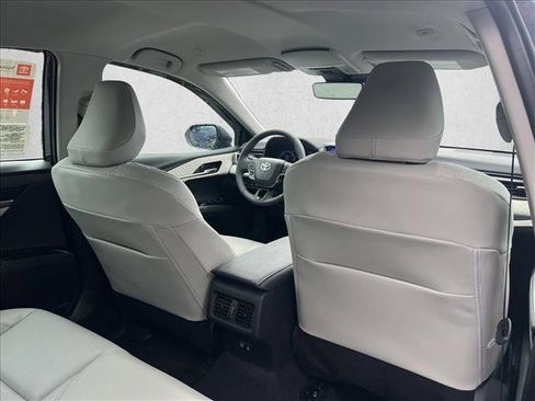 New 2026 Toyota Camry XLE image 18