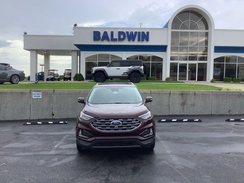 Used 2022 Ford Edge Titanium w/ Equipment Group 301A AWD/4WD image 2