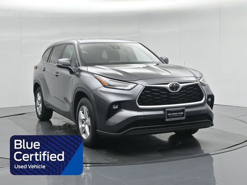 Used 2024 Toyota Highlander LE image 1