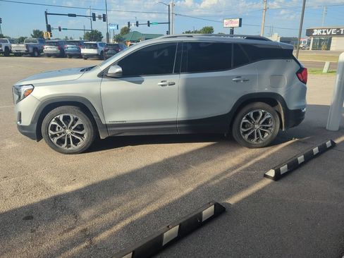 Used 2020 GMC Terrain SLT w/ Preferred Package FWD image 3