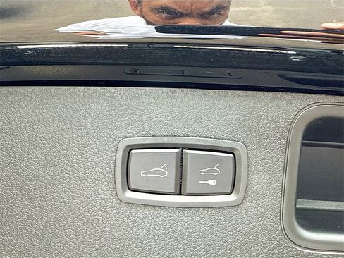 Used 2022 Porsche Macan S w/ Premium Package Plus image 29