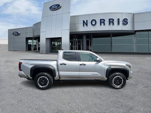 Used 2024 Toyota Tacoma TRD Off-Road AWD/4WD image 5